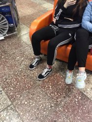 Не катайтесь дети на велосипеде. Возле частных домов.