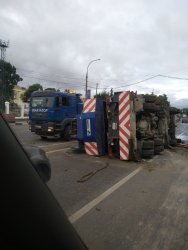 Перевернулся автокран на Октябрьском проспекте возле стадиона Торпедо в Люберцах