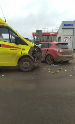 ДТП возле АЗС, столкнулись скорая помощь и Mazda 3