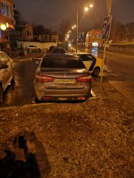 В Люберцах «мастер парковки» на каршеринге повредил автомобиль на парковке