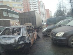 Загорелась машина на парковке в Люберцах
