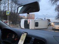 Не проскочил: возле станции Люберцы-1 перевернулась маршрутка