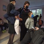 В поликлинике на Авиаторов работает всего один кабинет с педиатром В поликлинике на Авиаторов работает всего один кабинет с педиатром