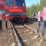 Электричка Москва-Шатура раздавила «в лепешку» легковушку